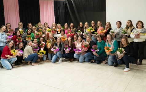 Colaboradoras da Cooperoque participam de evento para comemorar o Dia das Mães