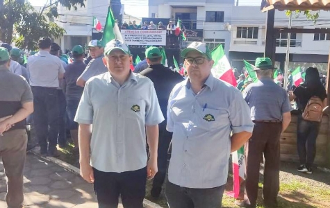 Colaboradores da Cooperoque participam de mobilização de produtores de leite em Porto Xavier